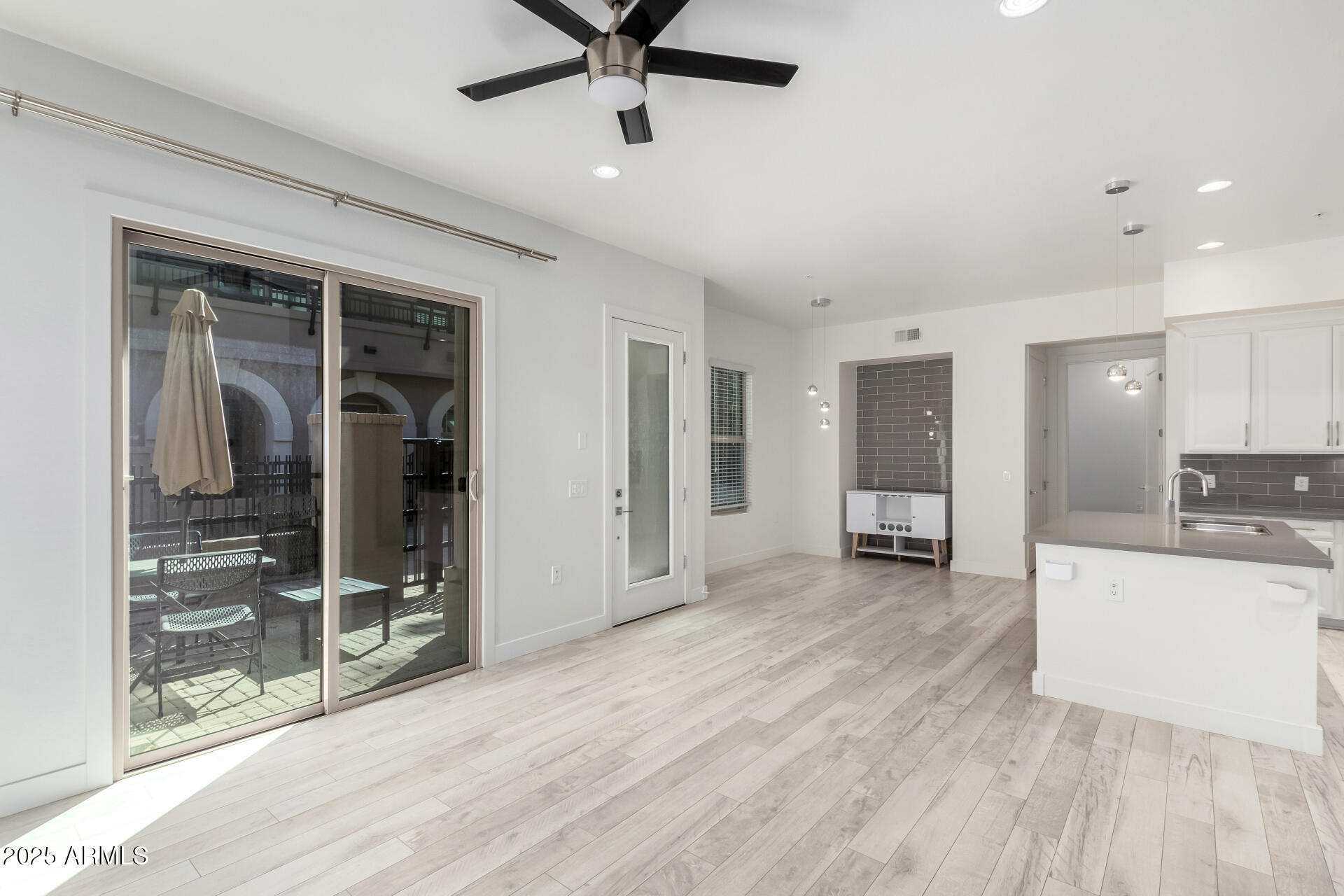 6565 East Thomas Road, Unit 1013 Scottsdale, AZ 85251 - Photo 5 of 26 5- Thomas