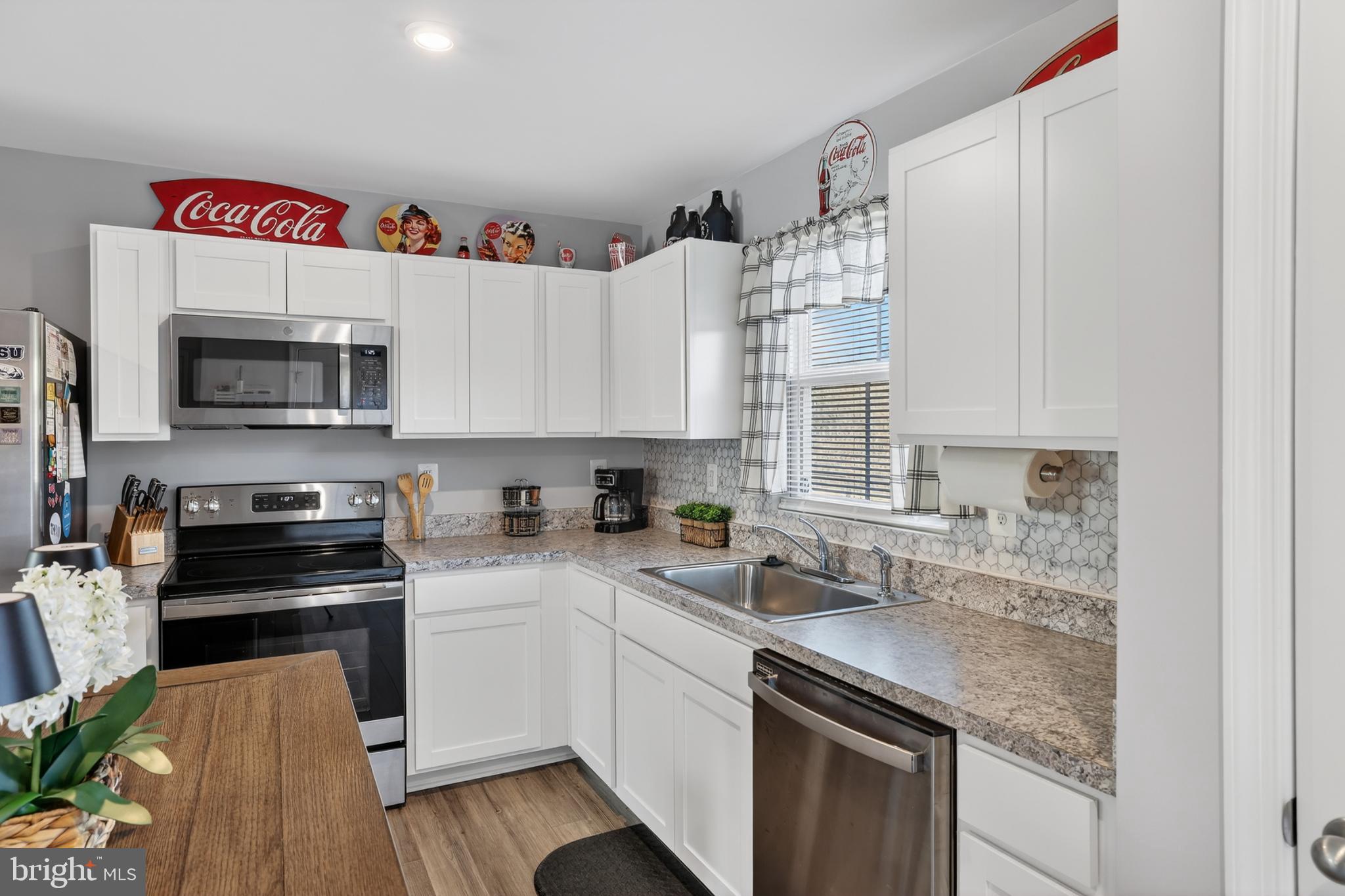 7069 Wise Lane King George, VA 22485 - Photo 8 of 39 Charming kitchen with modern finishes.