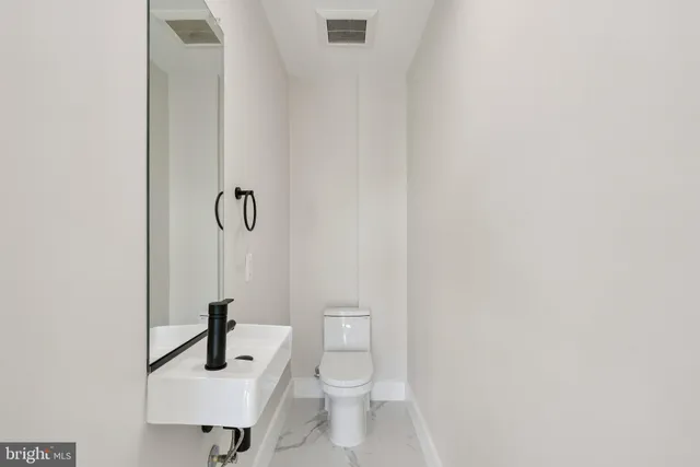 $5,700 | 2134 Wisconsin Avenue Northwest, Unit 6, Washington, DC 20007