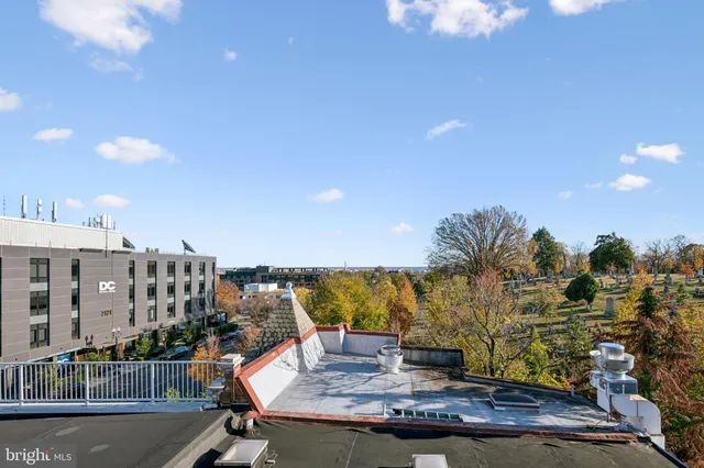 $5,700 | 2134 Wisconsin Avenue Northwest, Unit 6, Washington, DC 20007