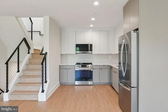 $5,700 | 2134 Wisconsin Avenue Northwest, Unit 6, Washington, DC 20007