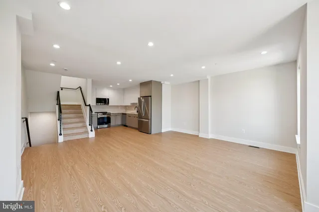 $5,700 | 2134 Wisconsin Avenue Northwest, Unit 6, Washington, DC 20007