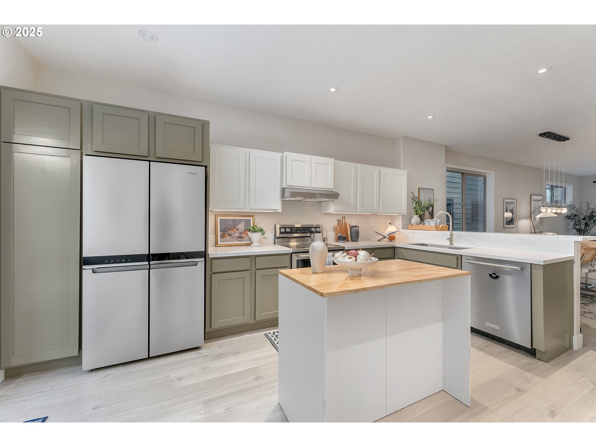 1558 Southwest 175th Avenue Beaverton, OR 97003 - Photo 7 of 38 Kitchen