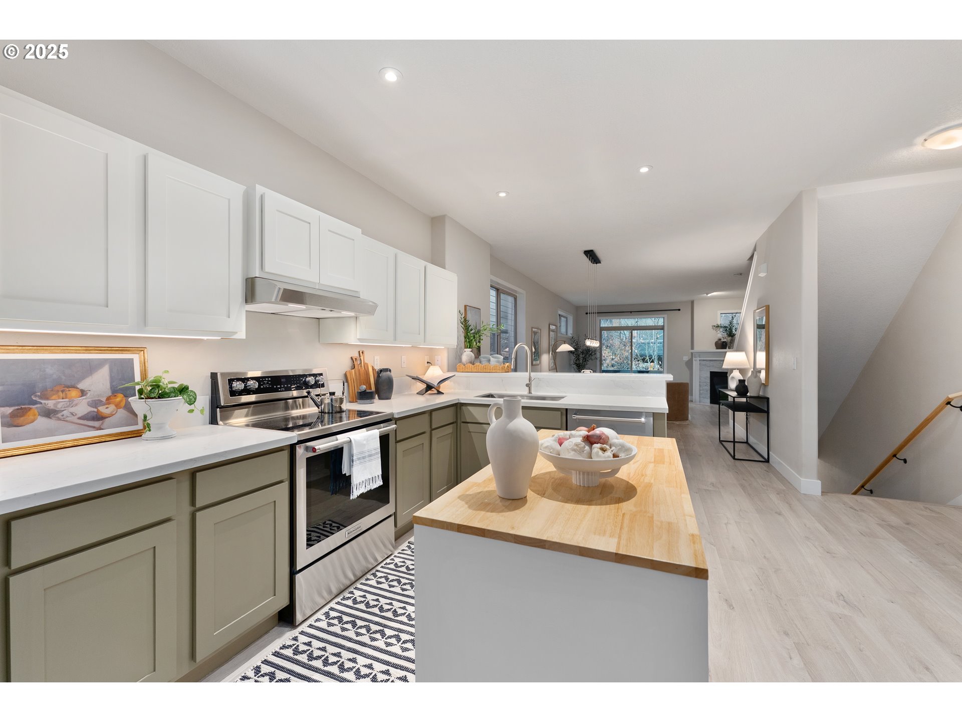 1558 Southwest 175th Avenue Beaverton, OR 97003 - Photo 8 of 38 Kitchen