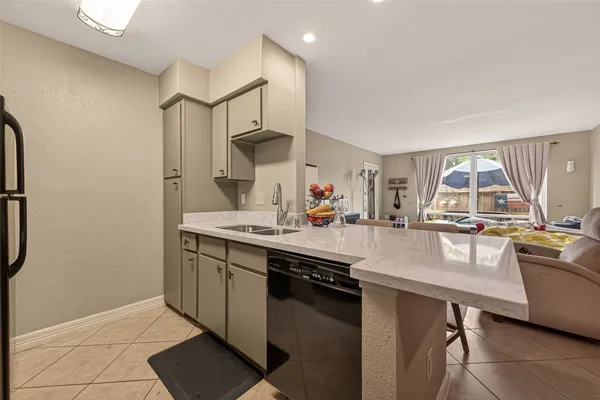 $125,000 | 4649 Wild Indigo Street, Unit 336, Houston, TX 77027
