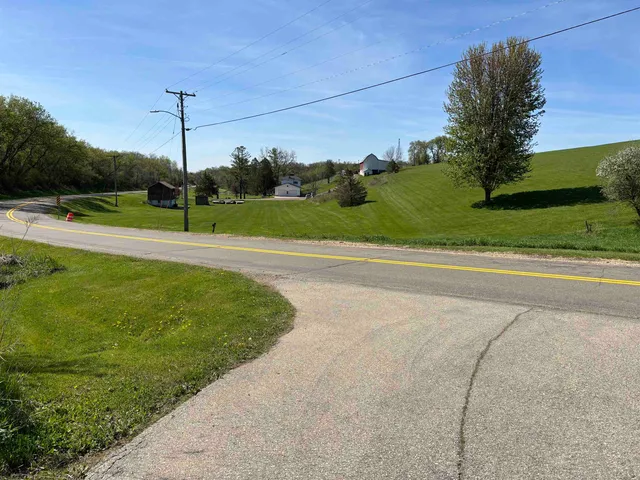 $170,000 | 105-116 Pine Ridge Court, Barneveld, WI 53507