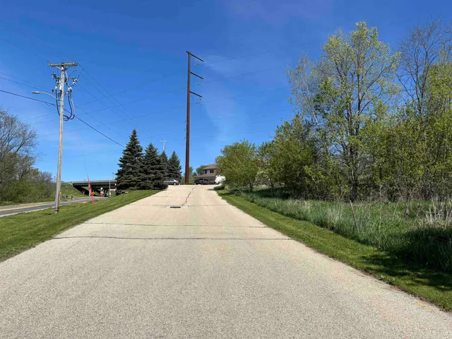 $170,000 | 105-116 Pine Ridge Court, Barneveld, WI 53507