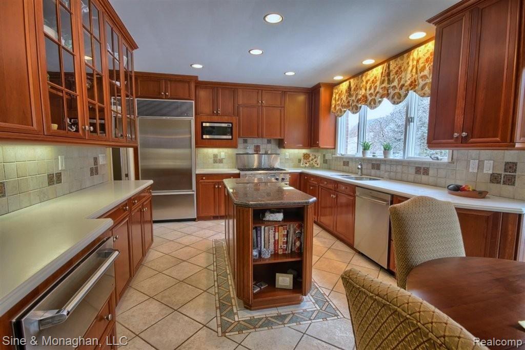 87 Moran Road Grosse Pointe, MI 48236 - Photo 4 of 25 Kitchen.jpg