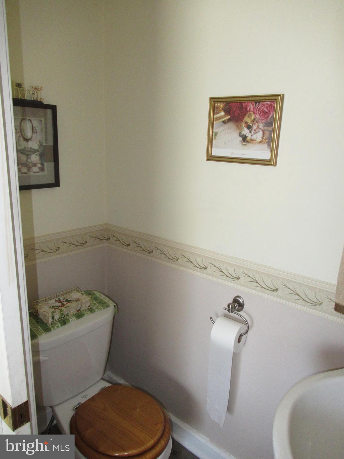 1011 Edgerton Road Secane, PA 19018 - Photo 12 of 53