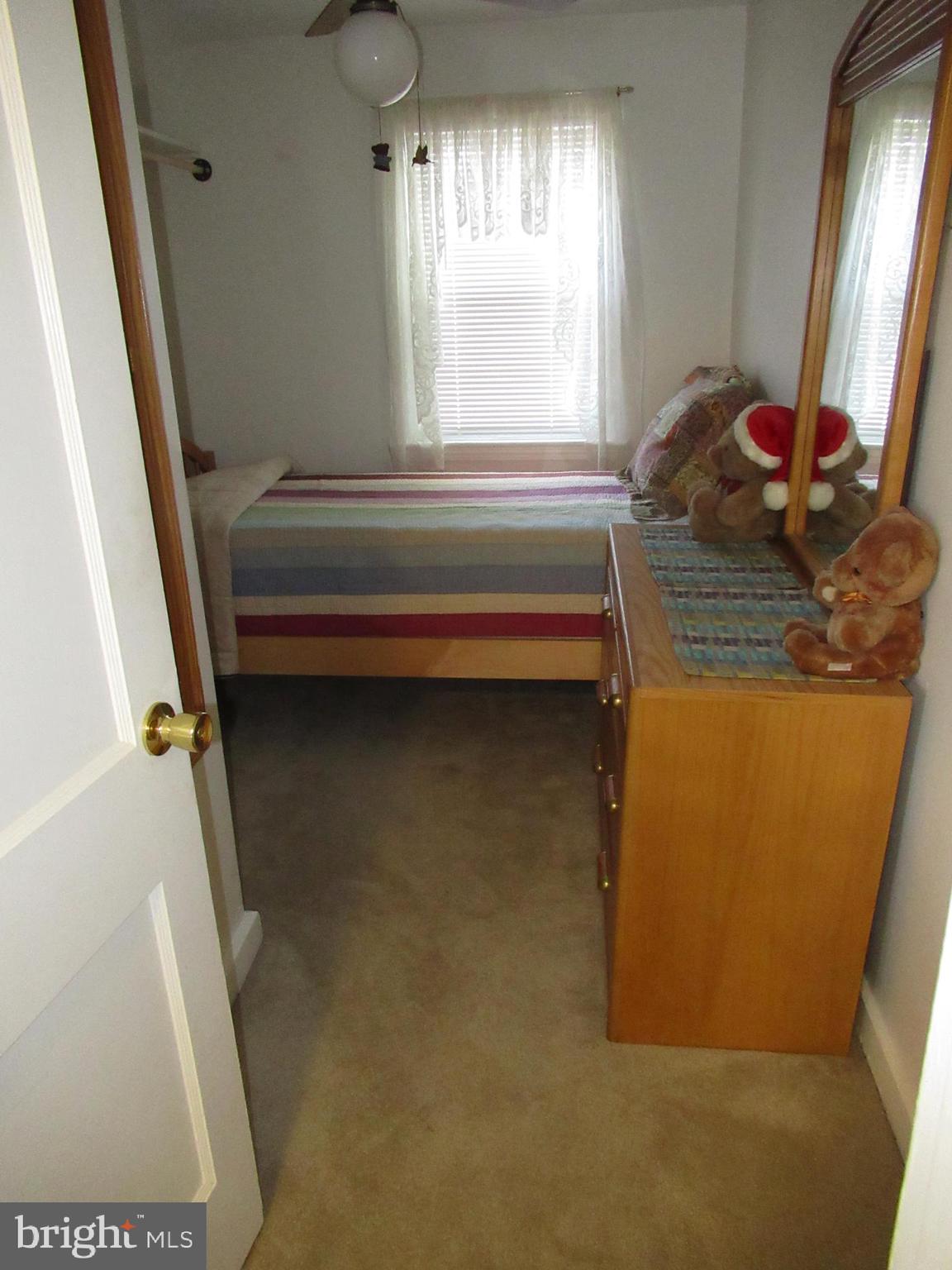 1011 Edgerton Road Secane, PA 19018 - Photo 37 of 53