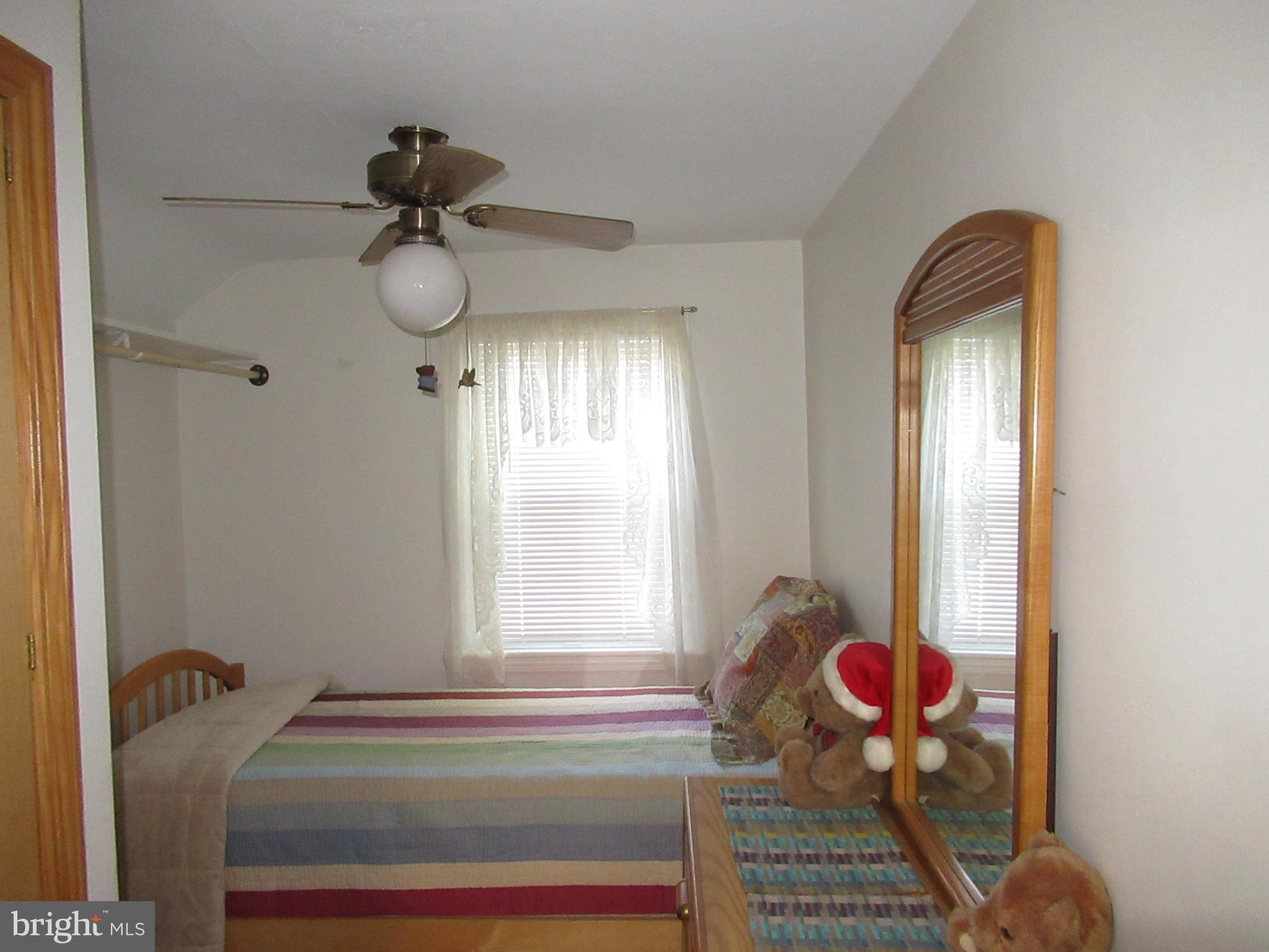 1011 Edgerton Road Secane, PA 19018 - Photo 38 of 53