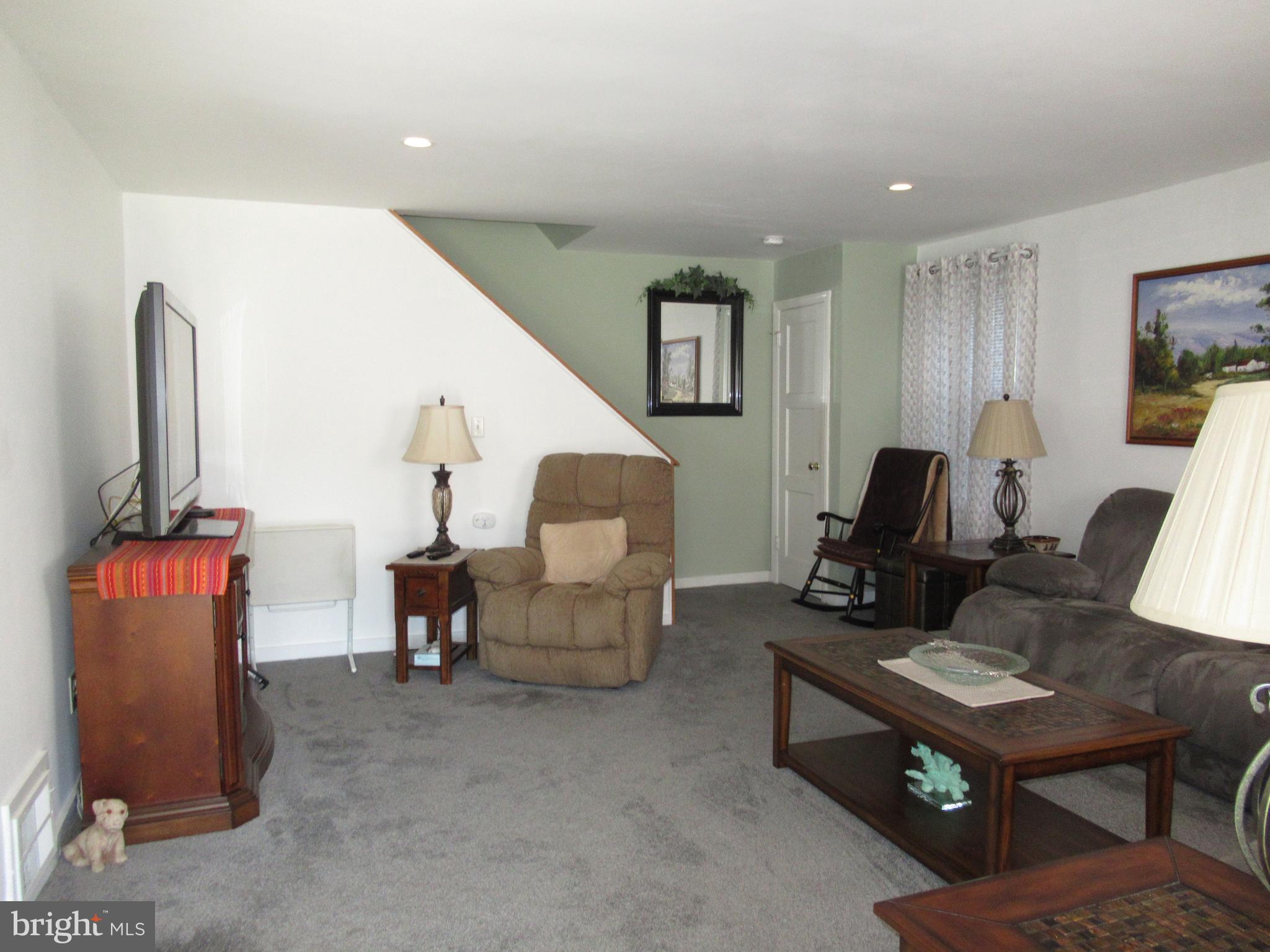 1011 Edgerton Road Secane, PA 19018 - Photo 4 of 53