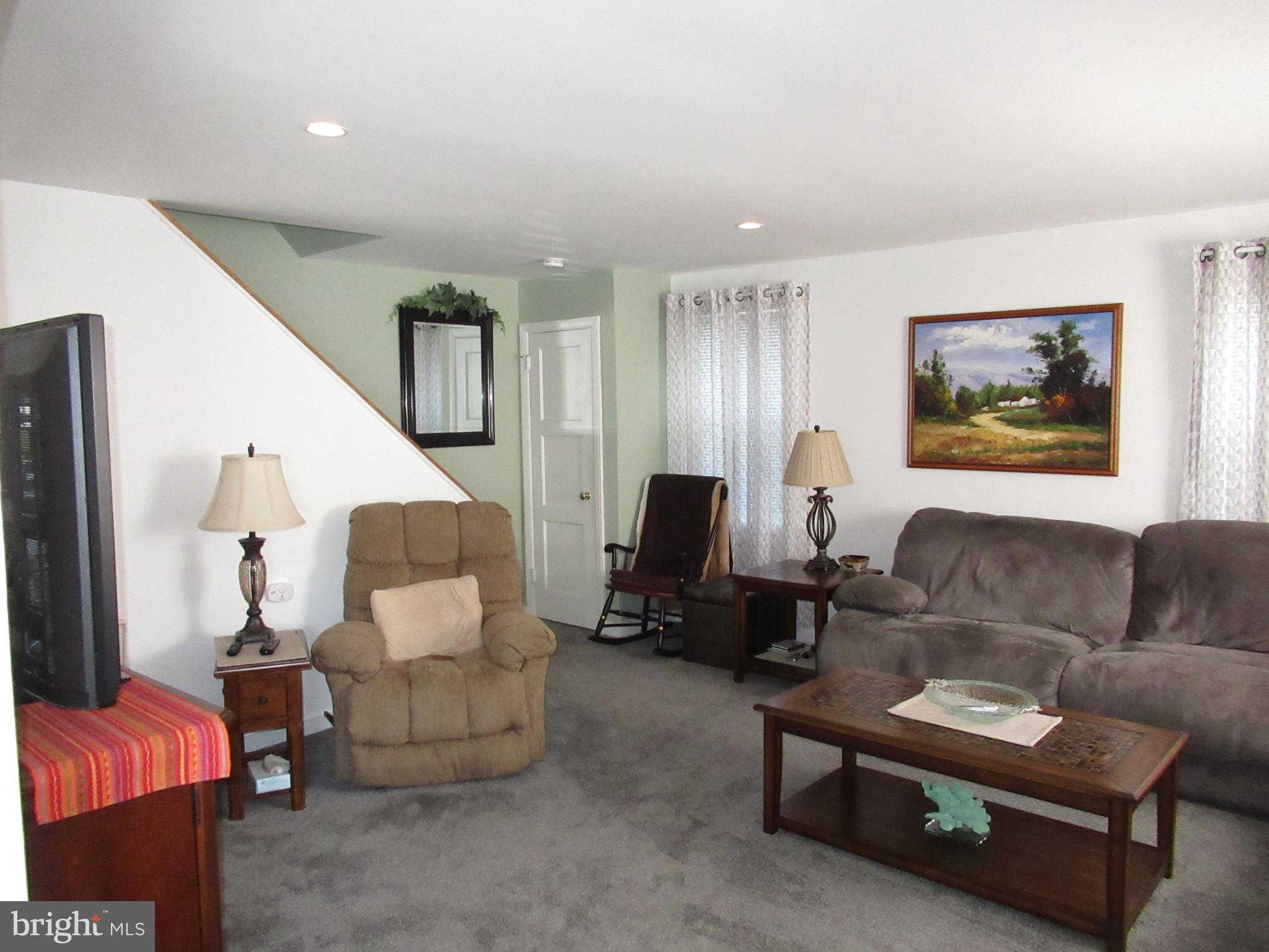 1011 Edgerton Road Secane, PA 19018 - Photo 5 of 53