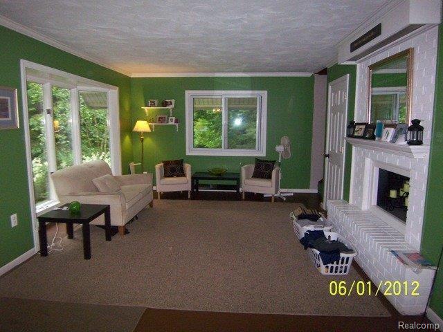 9340 Rattalee Lake Road Clarkston, MI 48348 - Photo 8 of 8 LivingRoom.jpg