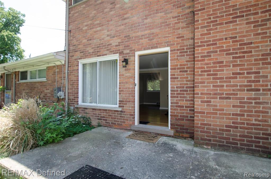 569 East 14 Mile Road Birmingham, MI 48009 - Photo 7 of 28