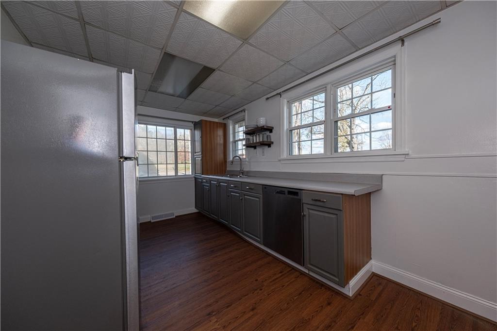 2333 Darlington Road Beaver Falls, PA 15010 - Photo 10 of 38