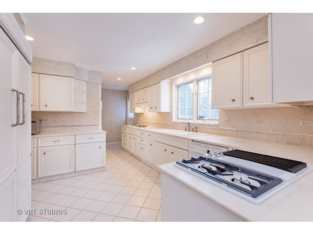 208 Summerfield Road Northbrook, IL 60062 - Photo 7 of 21
