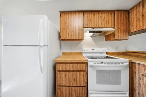 $1,850 | 2131 Ridge Road South, Unit 105, Largo, FL 33778