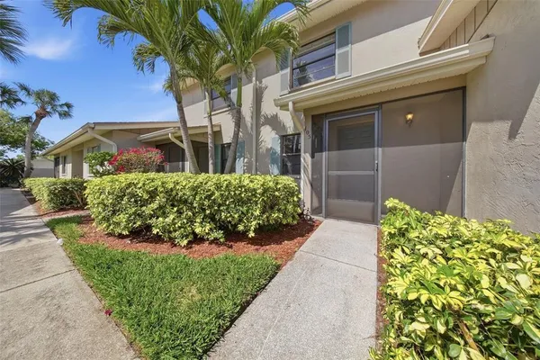 $1,850 | 2131 Ridge Road South, Unit 105, Largo, FL 33778