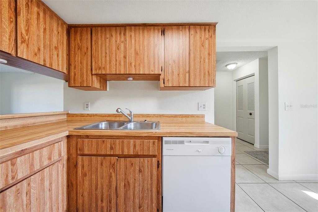 2131 Ridge Road South, Unit 105 Largo, FL 33778 - Photo 5 of 41