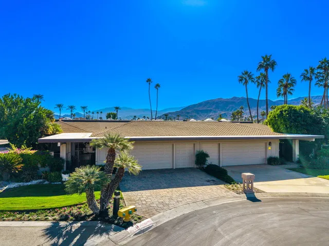 a view of a tennis court