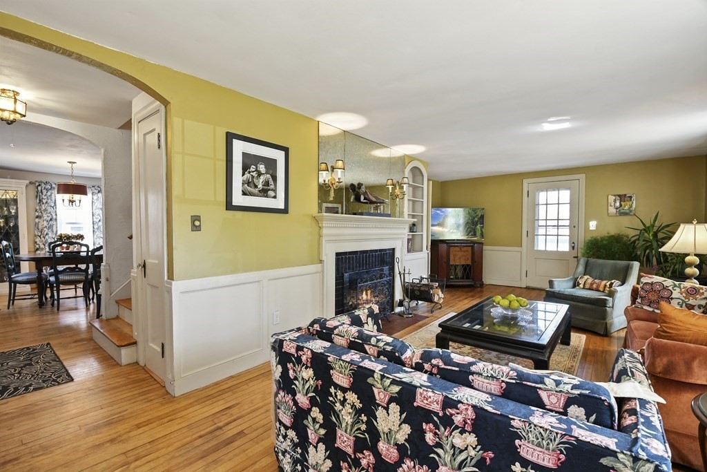 40 Hapgood Road Worcester, MA 01605 - Photo 2 of 38 Gallery Image 2