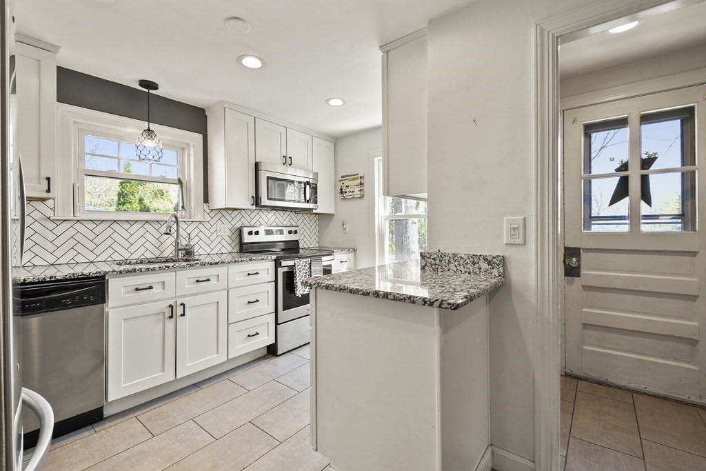 40 Hapgood Road Worcester, MA 01605 - Photo 6 of 38 Gallery Image 6