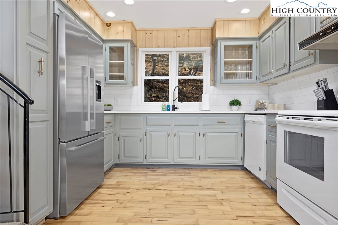 556-558 Thorncliff Drive Seven Devils, NC 28604 - Photo 42 of 48