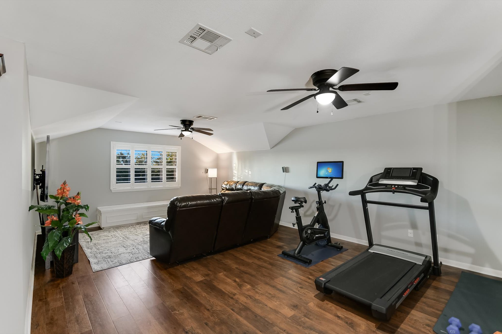 300 Wesley Ridge Drive Spicewood, TX 78669 - Photo 16 of 40 Upper level boasts a generously sized space, perfect for a variety of uses.