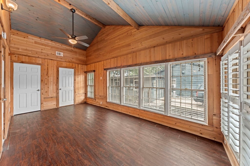 616 Lois Street Kerrville, TX 78028 - Photo 13 of 32 a view of room with wooden floor and ceiling fan