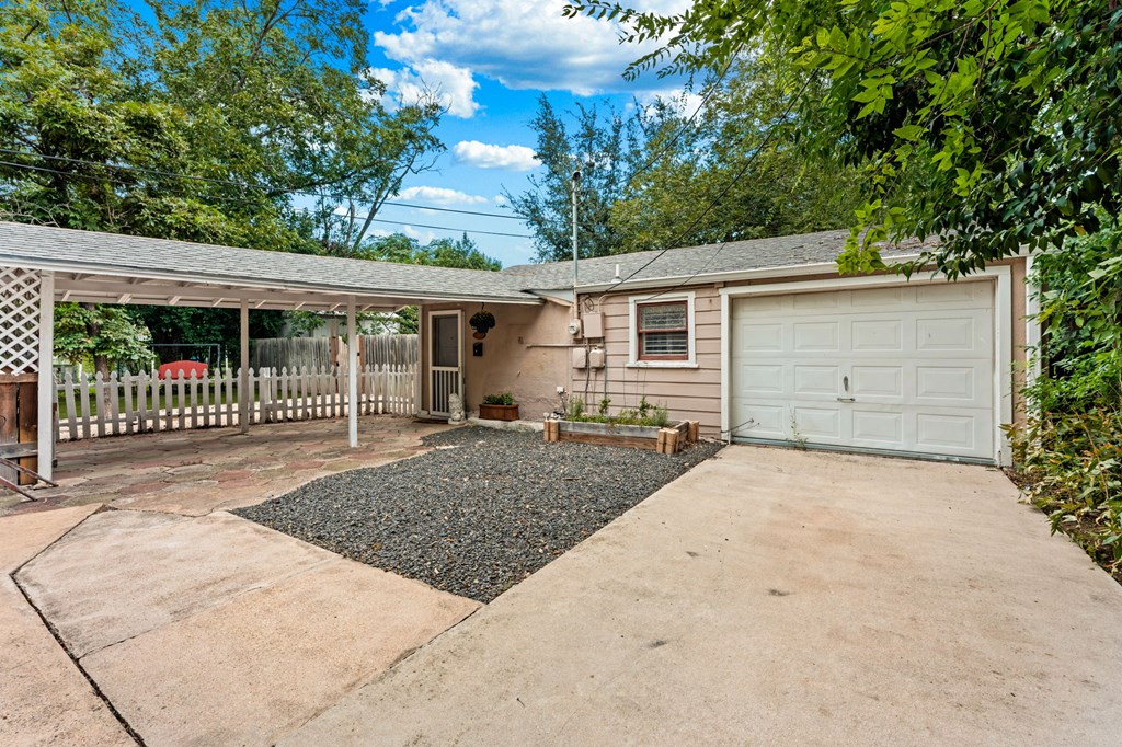 616 Lois Street Kerrville, TX 78028 - Photo 21 of 32 a front view of a house with garden