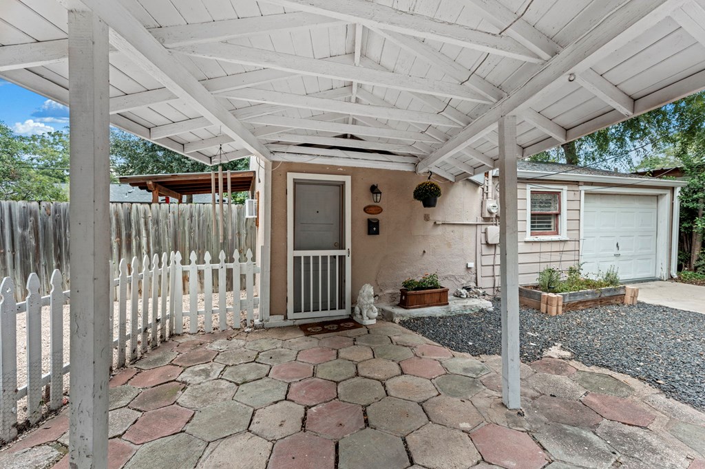 616 Lois Street Kerrville, TX 78028 - Photo 22 of 32 a view of a porch