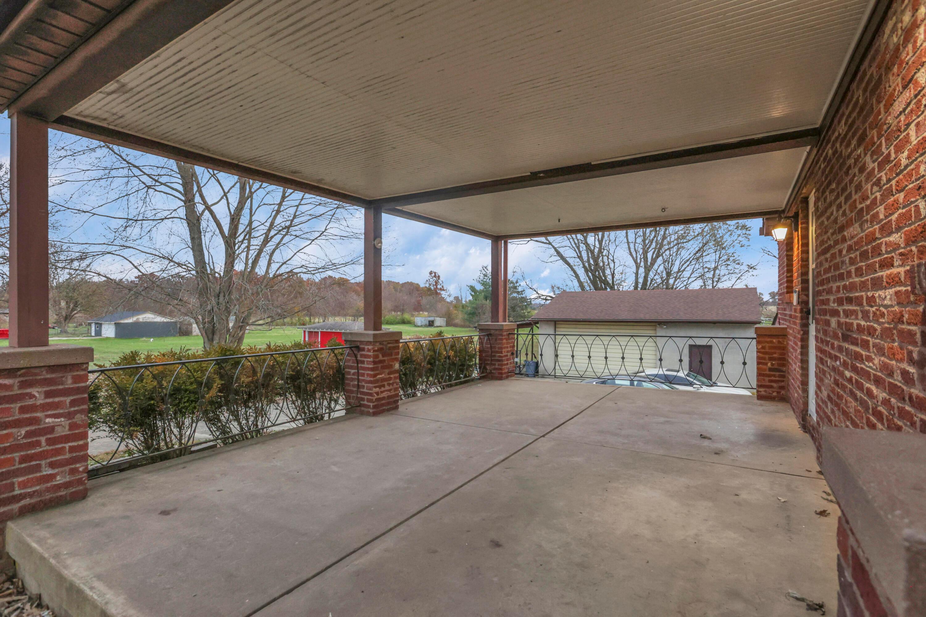 4189 Hayes Road Groveport, OH 43125 - Photo 4 of 41 Covered Patio