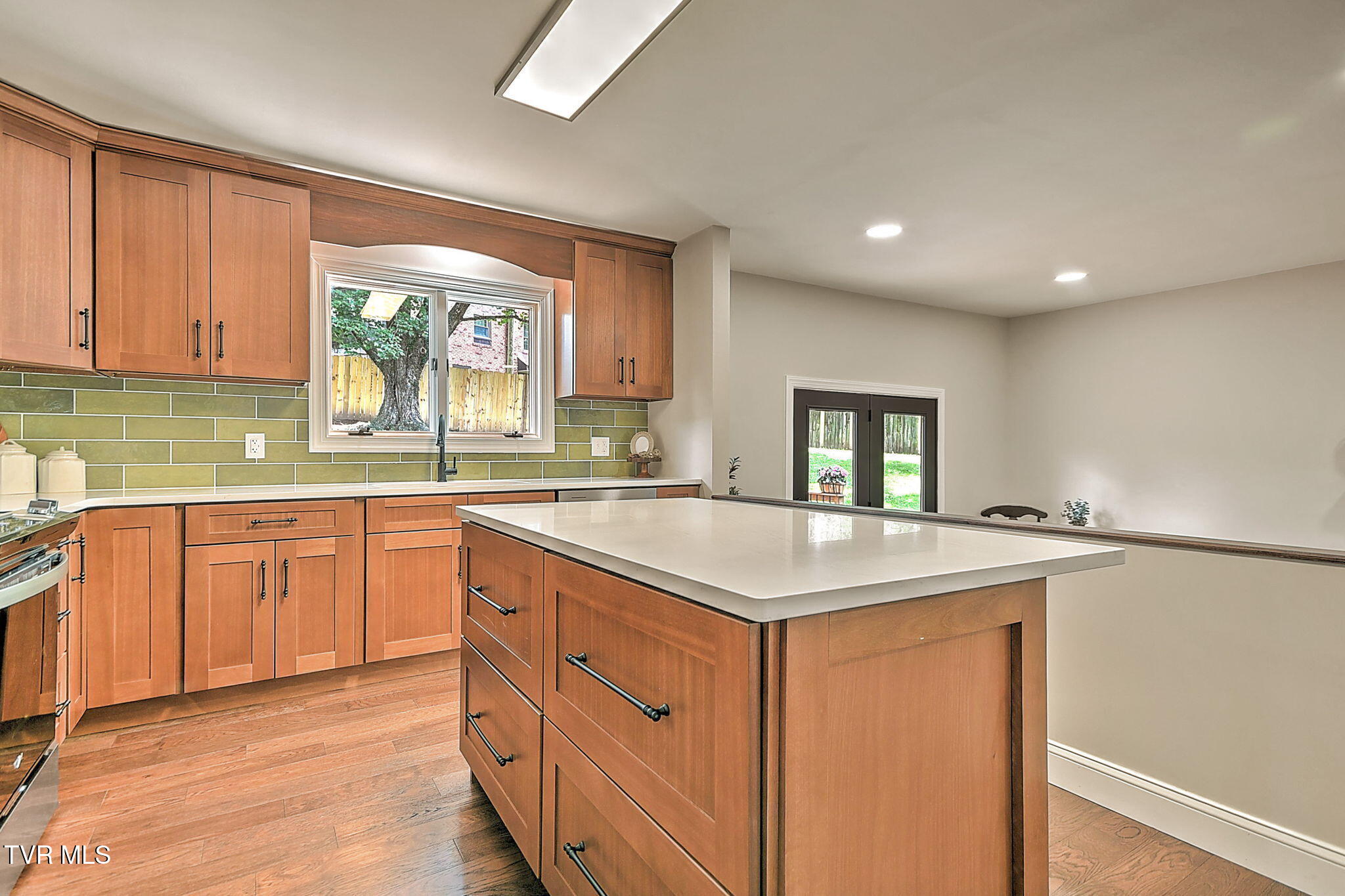 224 Greenway Road Bristol, TN 37620 - Photo 30 of 82 31-web-or-mls-224 Greenway KB-32