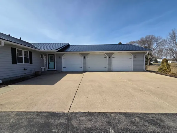 $399,900 | N6769 Donlin Drive, Pardeeville, WI 53954