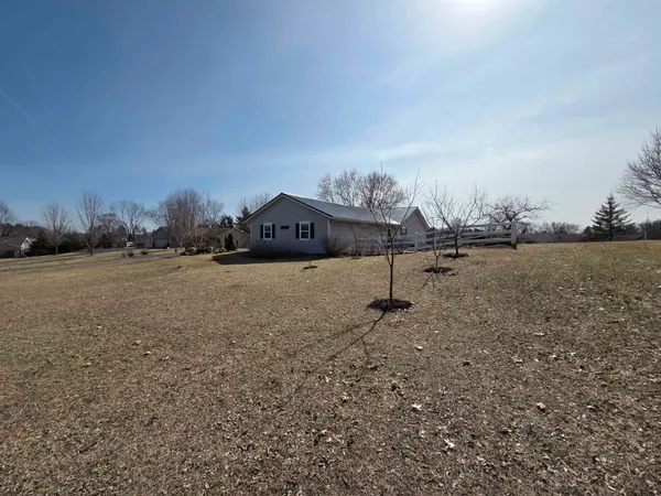 $399,900 | N6769 Donlin Drive, Pardeeville, WI 53954