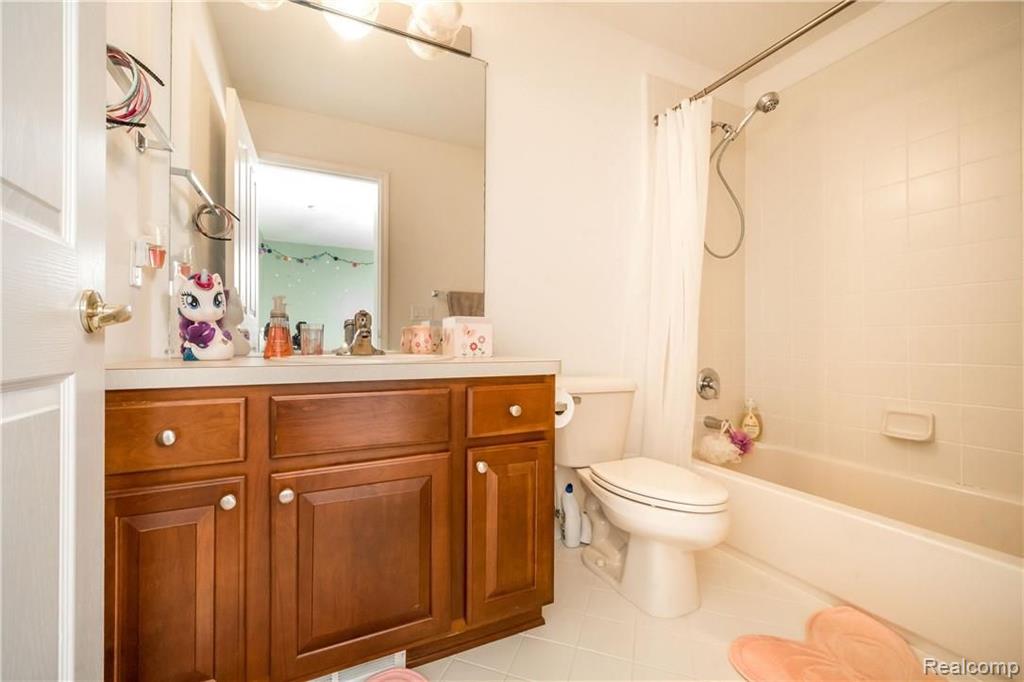 676 Windsong Drive Rochester Hills, MI 48307 - Photo 25 of 38