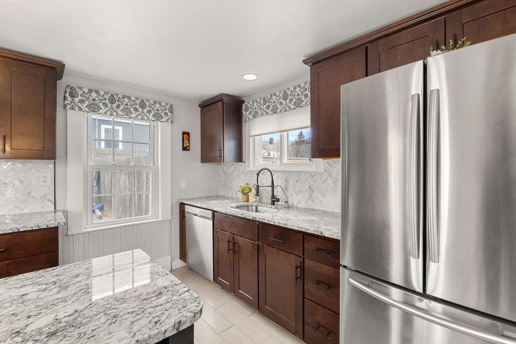 39 Chestnut Street Peabody, MA 01960 - Photo 11 of 42