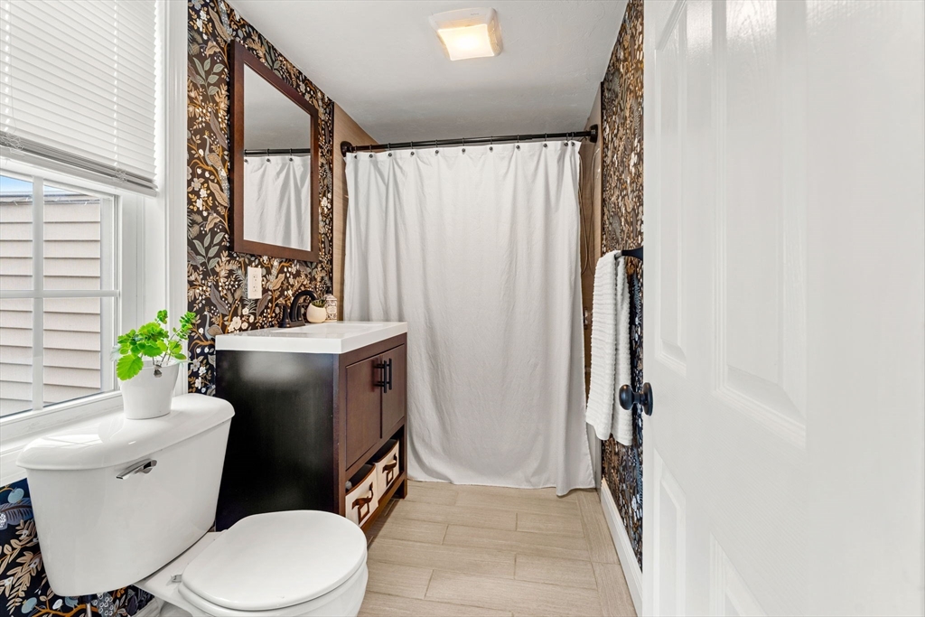 39 Chestnut Street Peabody, MA 01960 - Photo 13 of 42