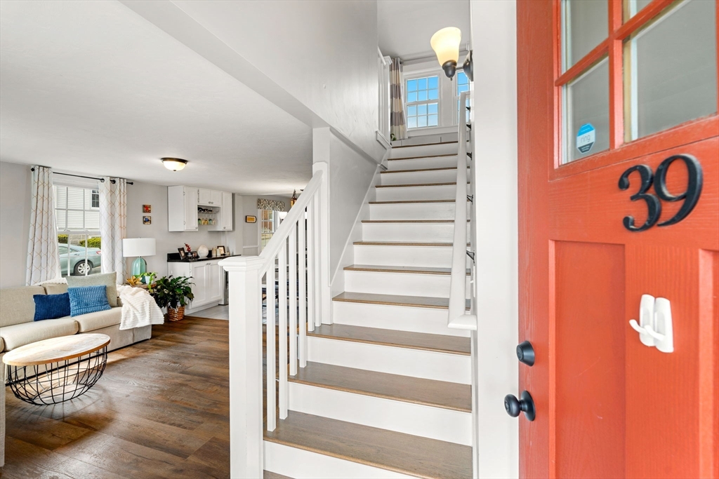 39 Chestnut Street Peabody, MA 01960 - Photo 3 of 42