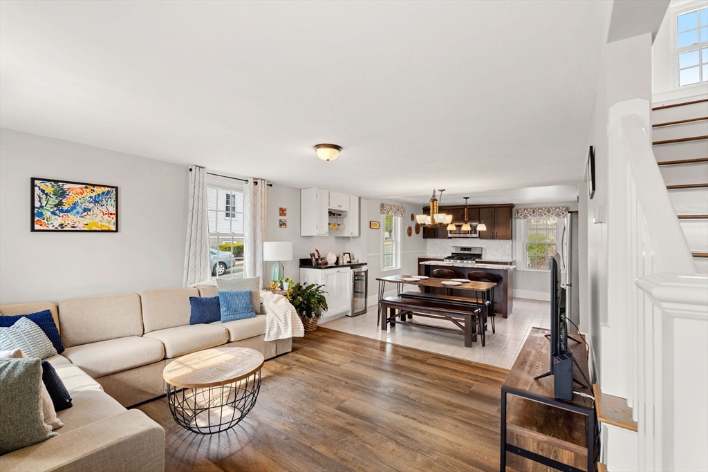 39 Chestnut Street Peabody, MA 01960 - Photo 4 of 42