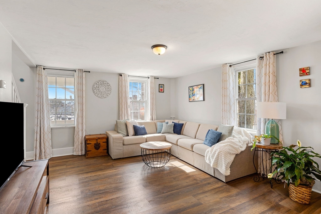 39 Chestnut Street Peabody, MA 01960 - Photo 6 of 42