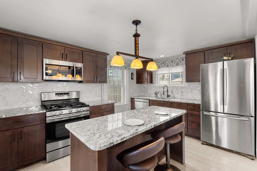 39 Chestnut Street Peabody, MA 01960 - Photo 8 of 42