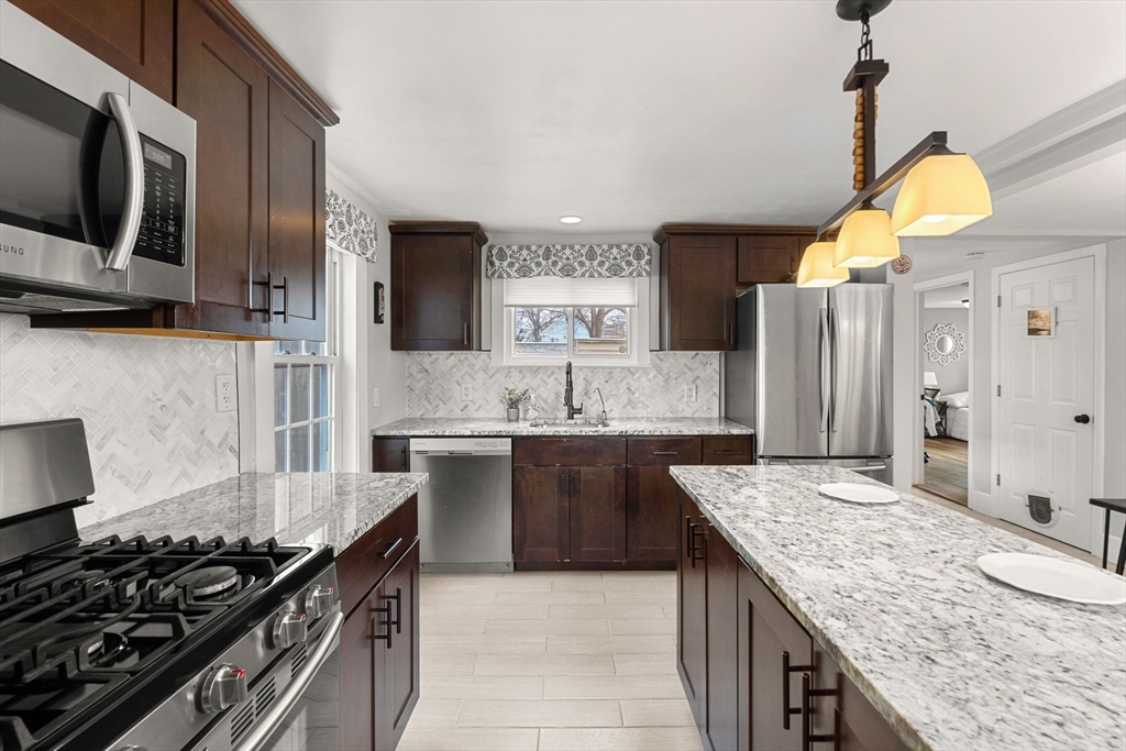 39 Chestnut Street Peabody, MA 01960 - Photo 9 of 42