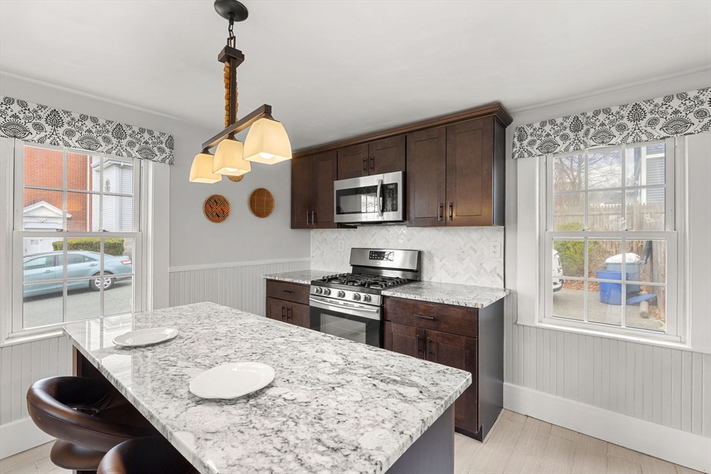 39 Chestnut Street Peabody, MA 01960 - Photo 10 of 42