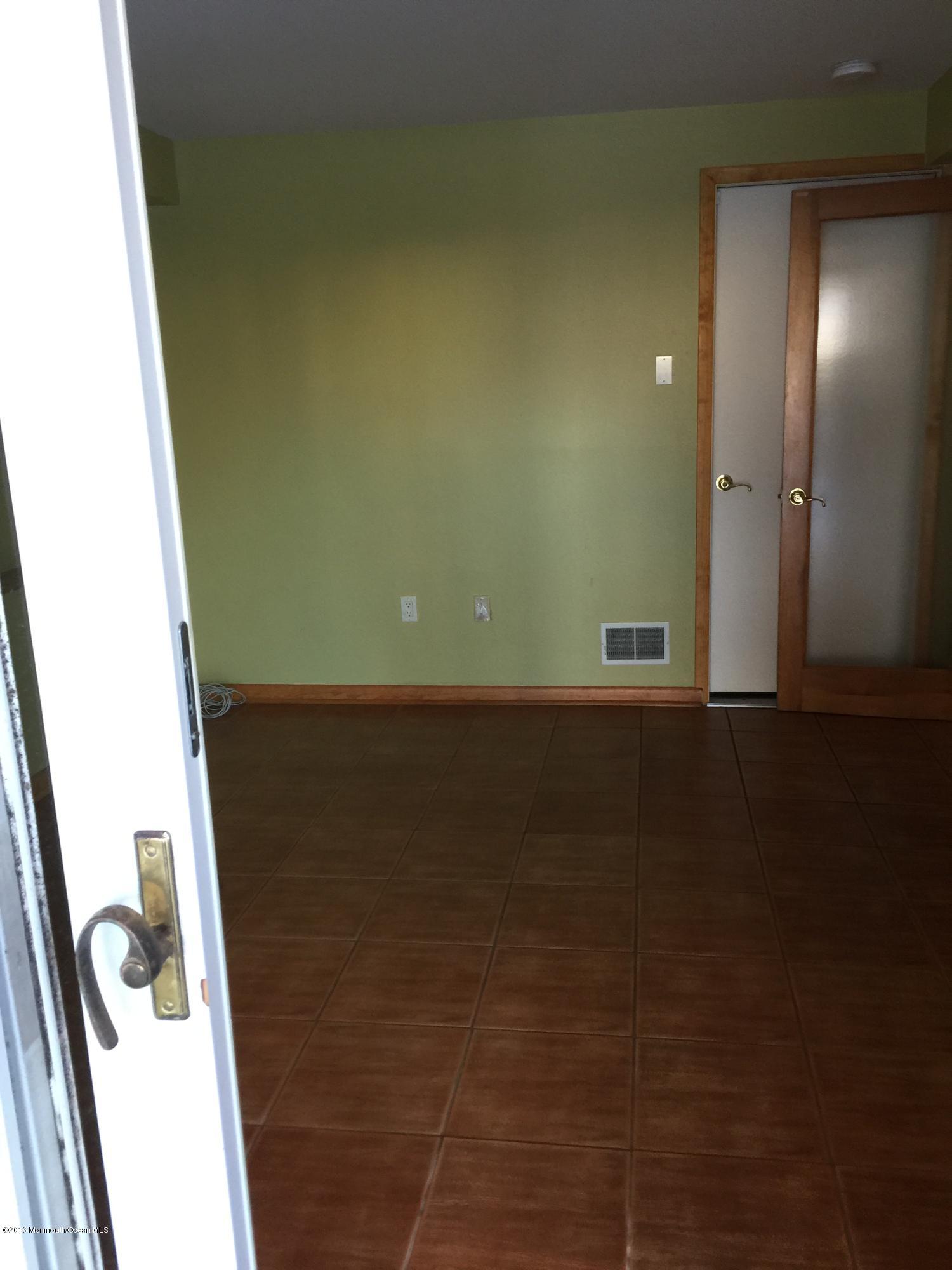 14 Old Manor Road Holmdel, NJ 07733 - Photo 2 of 15 Old Manor Entry