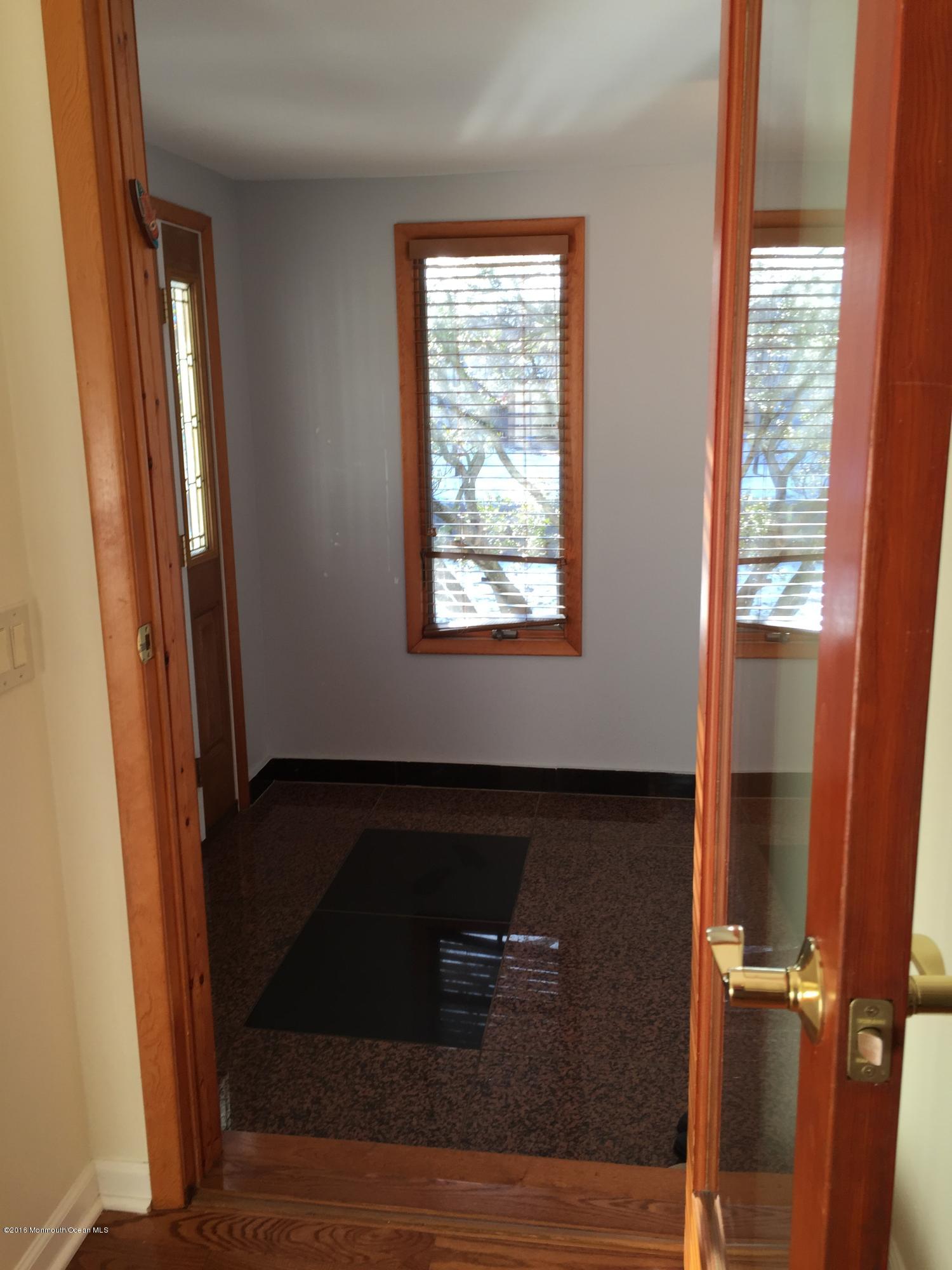 14 Old Manor Road Holmdel, NJ 07733 - Photo 3 of 15 Old Manor Entry 2