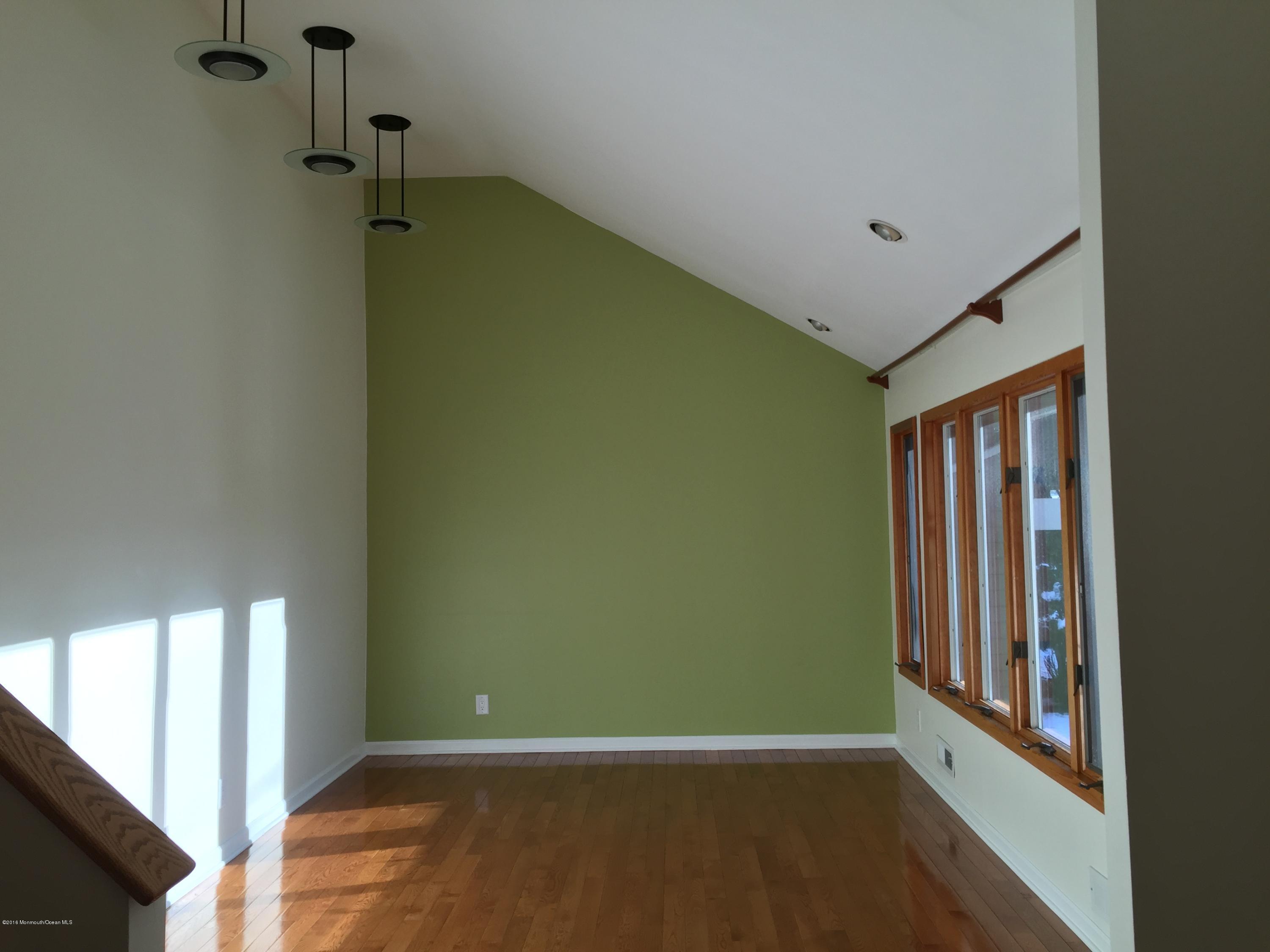 14 Old Manor Road Holmdel, NJ 07733 - Photo 8 of 15 Old Manor Living area 2