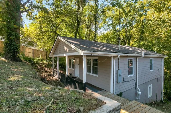 a view of a house with a yard