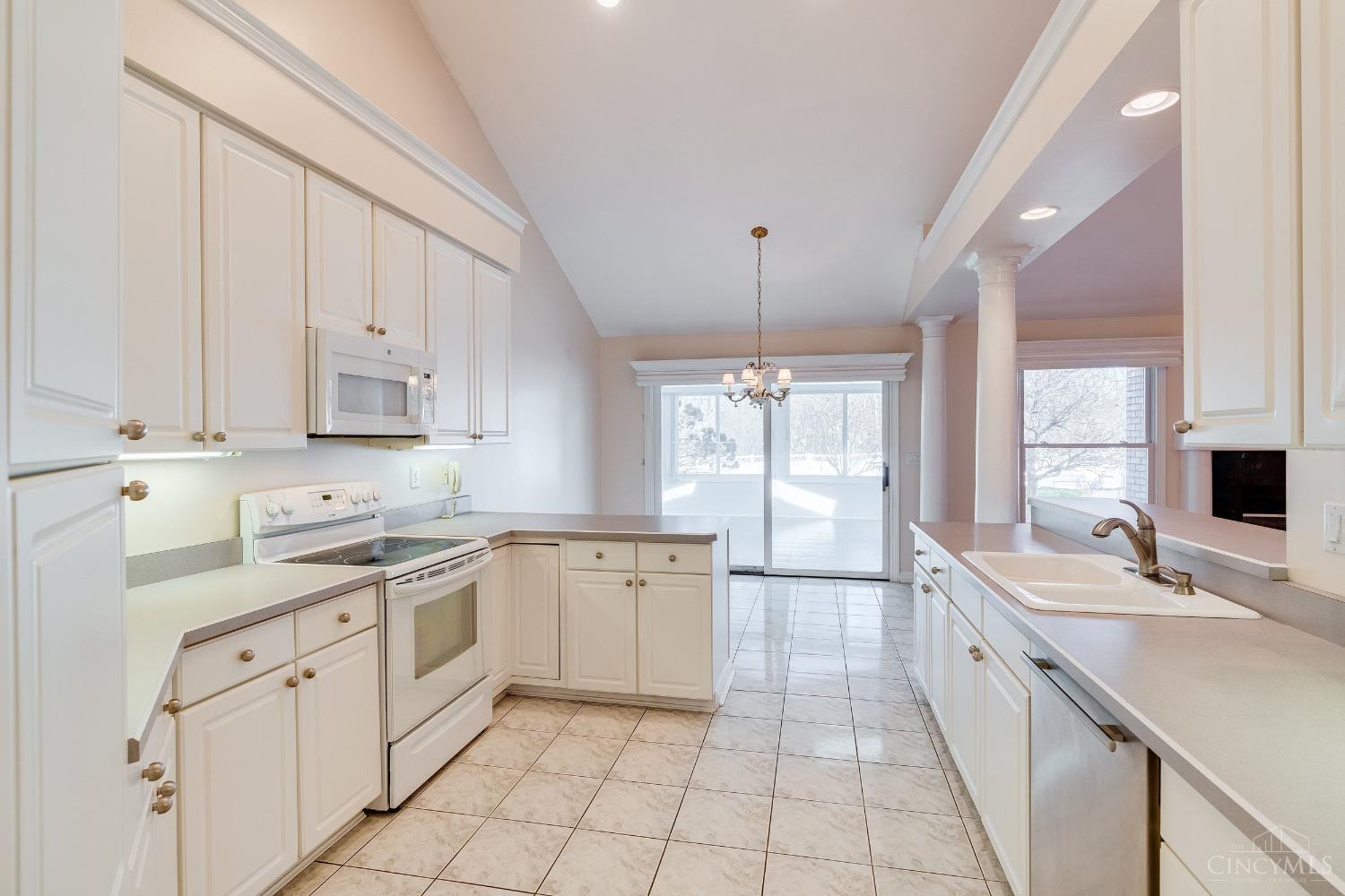 8372 Benton Ridge Lane Cincinnati, OH 45255 - Photo 22 of 56 Gallery Image 22